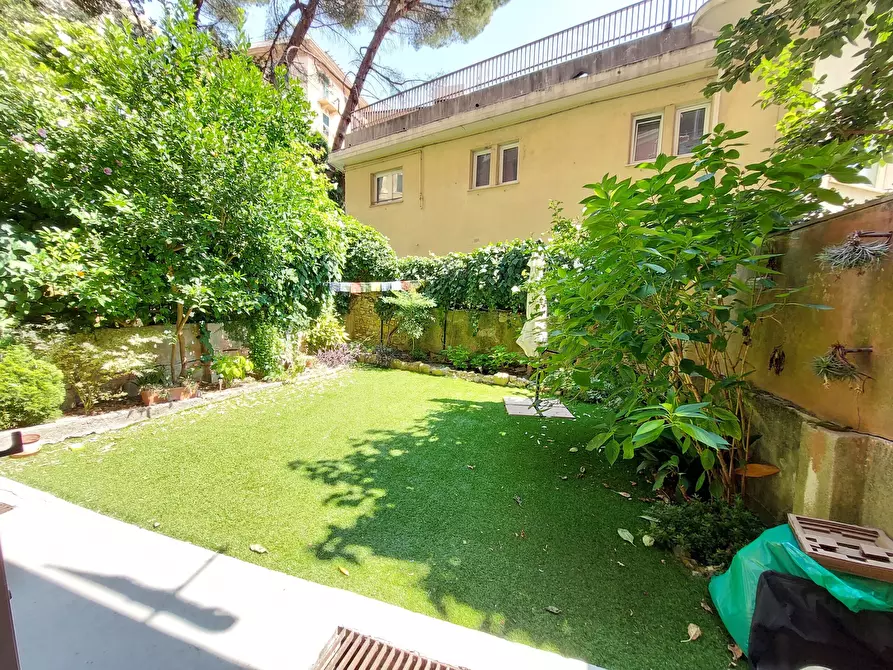 Immagine 47 di Trilocale in vendita  in Corso Magenta a Genova
