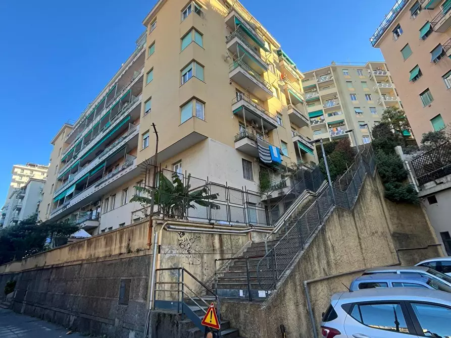 Immagine 10 di Pentalocale in vendita  in Via Federico Donaver 7 a Genova