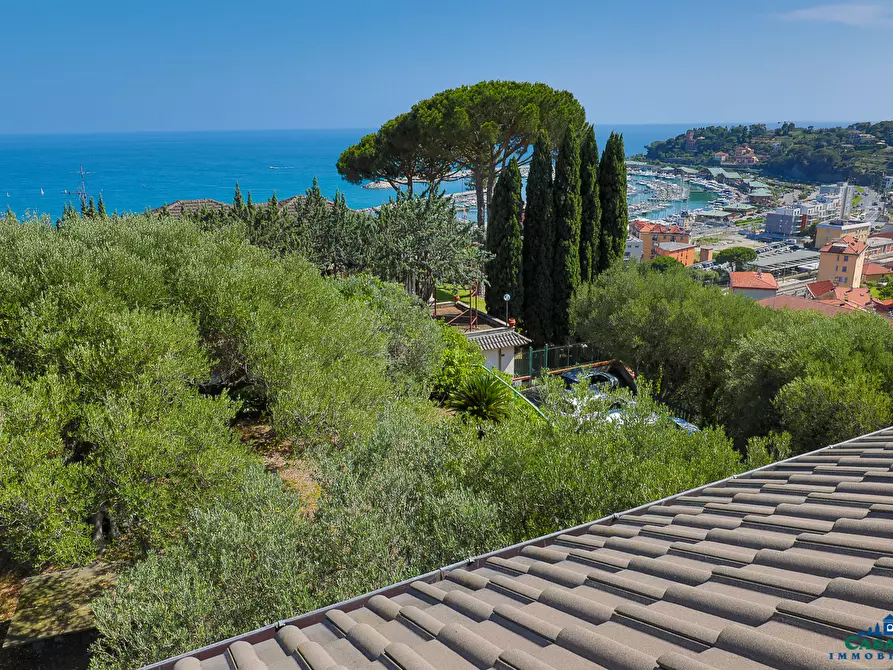 Immagine 80 di Villa in vendita  in Via Livio Canale 72 a Varazze