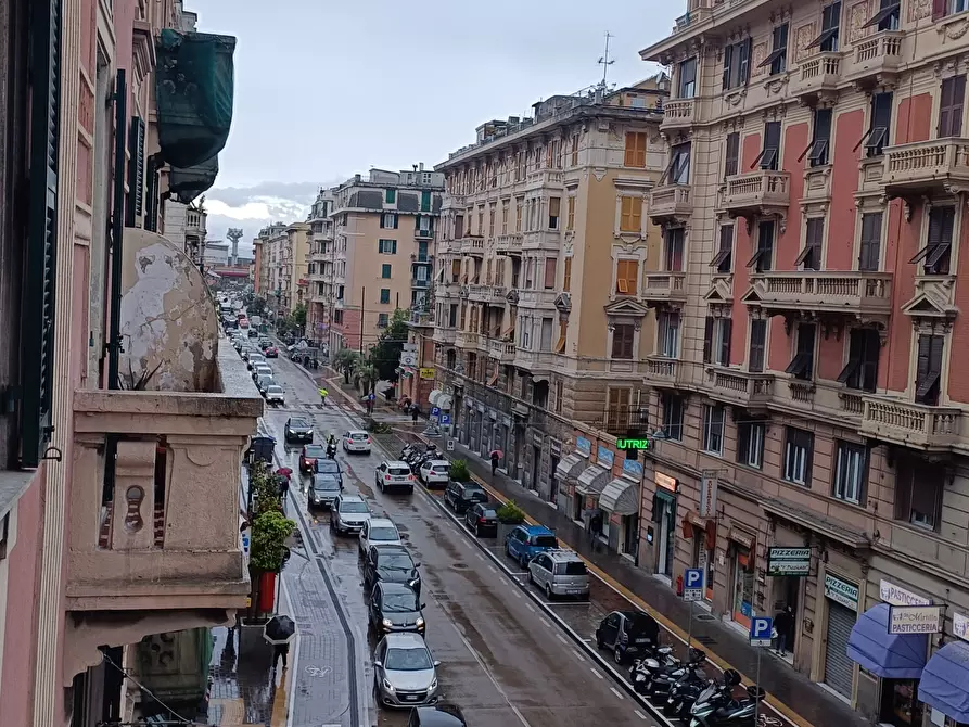 Immagine 3 di Appartamento in vendita  in Via Cornigliano 34 a Genova