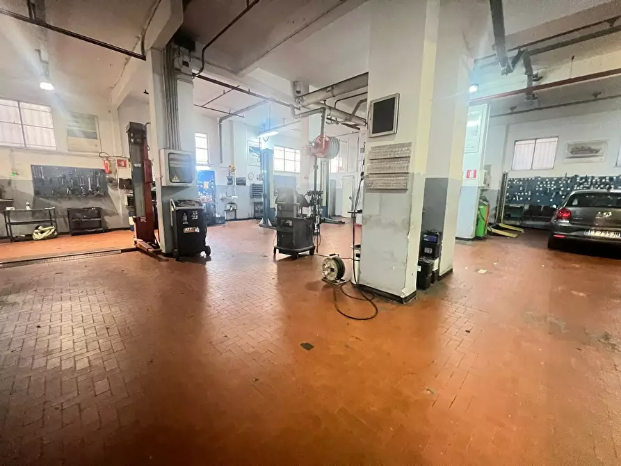 Immagine 3 di Magazzino in vendita  in Corso Europa a Genova