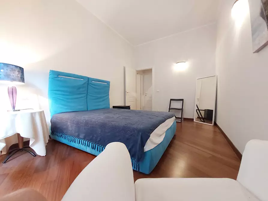Immagine 10 di Bilocale in vendita  in Via Lomellini a Genova