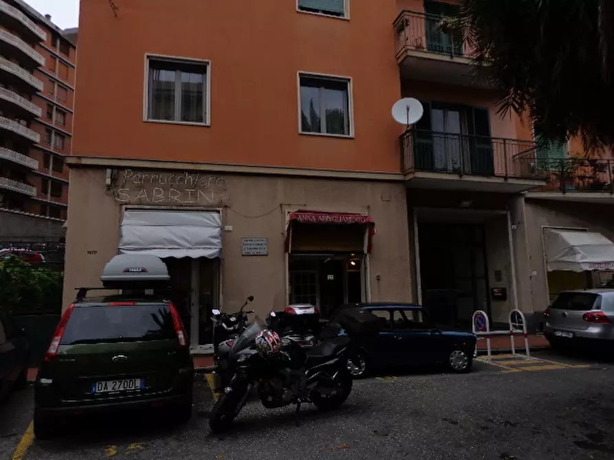 Immagine 12 di Locale commerciale in vendita  in Piazza Giovanni Tarello 3 a Genova