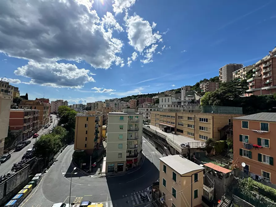 Immagine 1 di Quadrilocale in vendita  in via del manzasco 2 a Genova