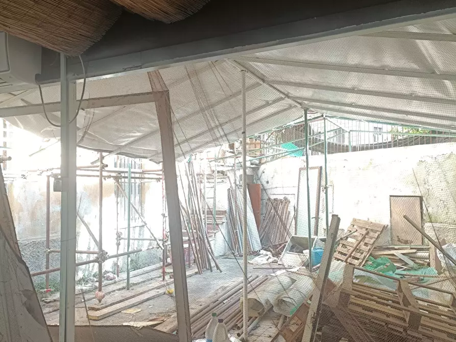 Immagine 16 di Locale commerciale in affitto  a Genova