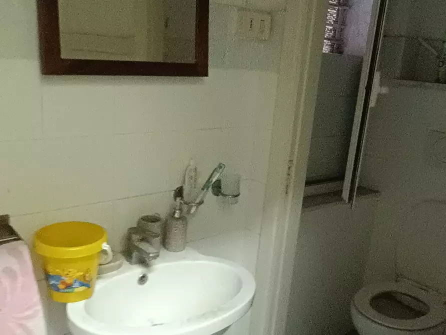 Immagine 23 di Locale commerciale in vendita  in Via dei Platani 35 R a Genova