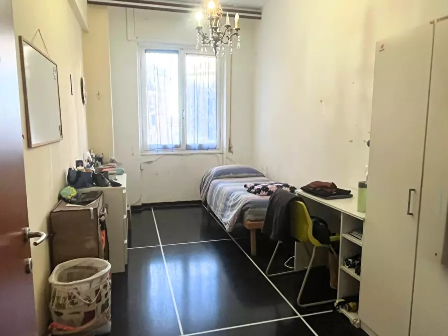Immagine 3 di Pentalocale in vendita  in Via Federico Donaver 7 a Genova