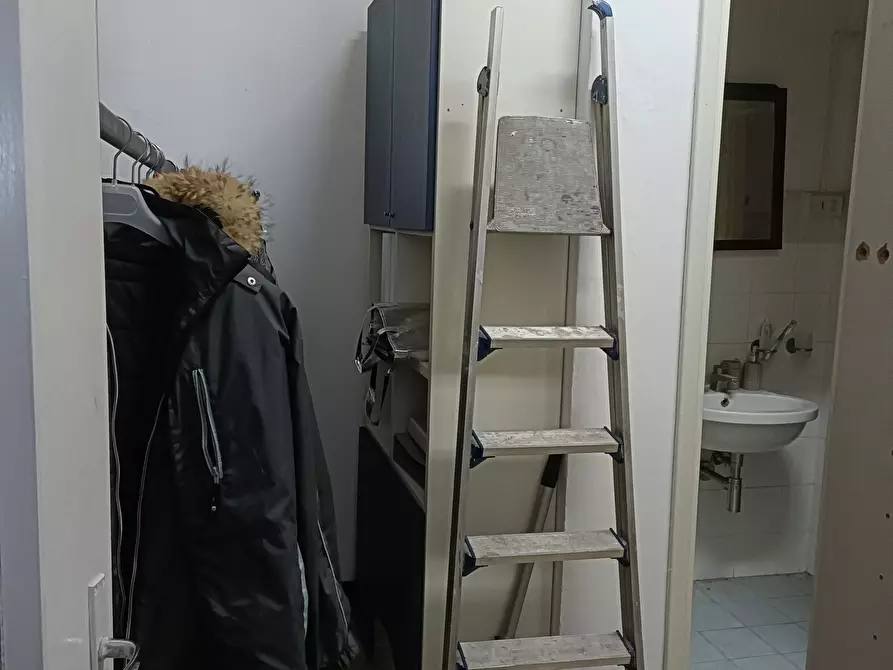 Immagine 19 di Locale commerciale in vendita  in Via dei Platani 35 R a Genova