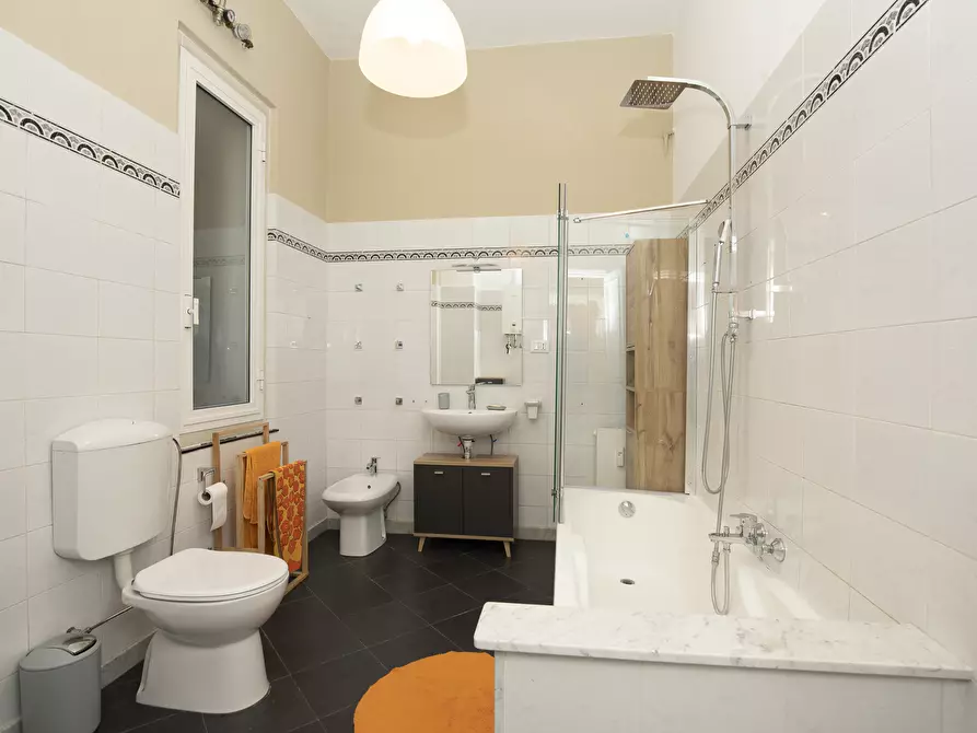 Immagine 26 di Ufficio in vendita  in Via Fieschi a Genova