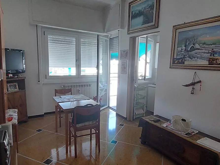 Immagine 3 di Bilocale in vendita  in Via Fratelli Bandiera 3 a Rapallo