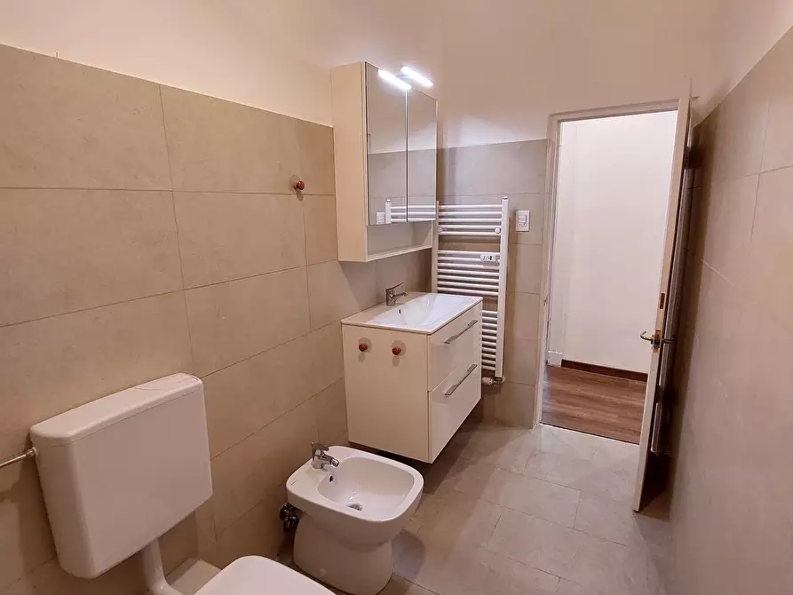 Immagine 28 di Trilocale in vendita  in Corso Magenta a Genova