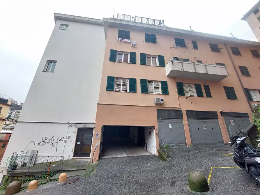 Immagine 44 di Trilocale in vendita  in Passo della Zebra a Genova