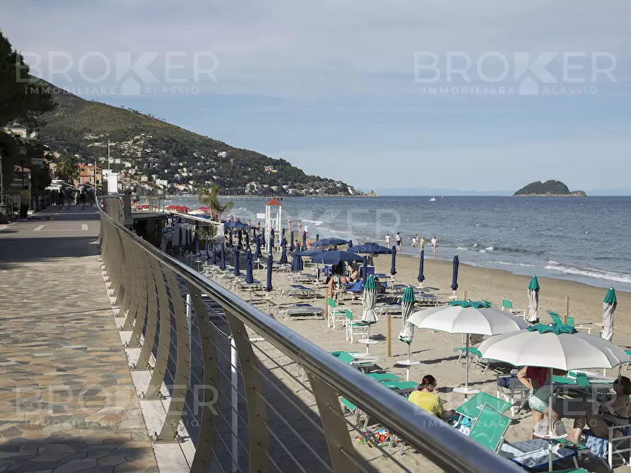 Immagine 20 di Pentalocale in vendita  in Via Don Aurelio Piccagli 12 a Alassio