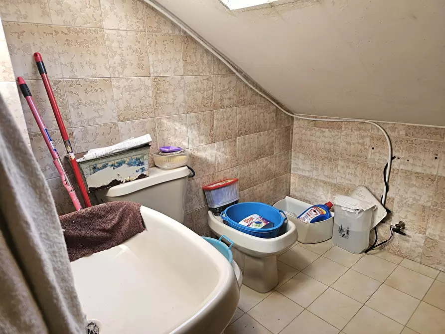 Immagine 38 di Pentalocale in vendita  in Via Ardigò a Perugia