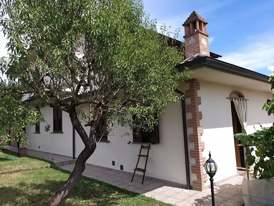 Immagine 21 di Villa in vendita  in Via Saragat 18 a Castiglione Del Lago