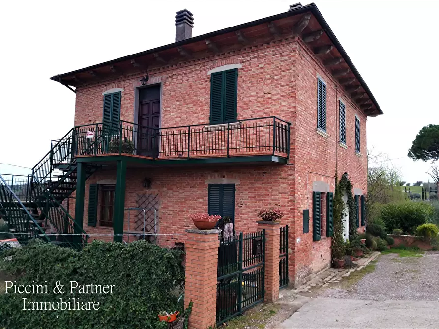 Immagine 1 di Porzione di casa in vendita  in SP301 54 a Castiglione Del Lago