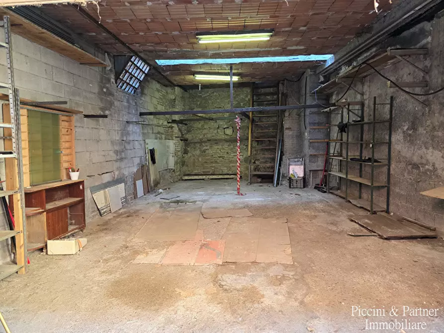 Immagine 63 di Pentalocale in vendita  in Via Imbriani 38 a Perugia