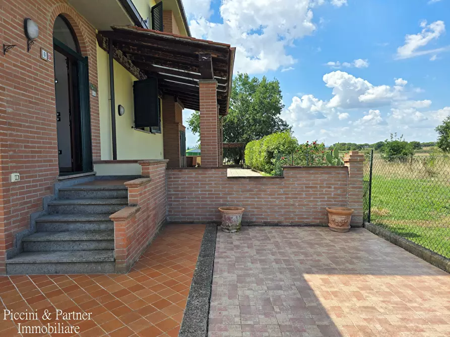 Immagine 3 di Casa bifamiliare in vendita  in Via Panicarola 17 a Castiglione Del Lago