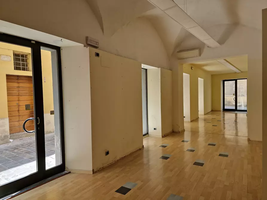 Immagine 11 di Locale commerciale in vendita  in Via del Popolo 2 a Città Di Castello