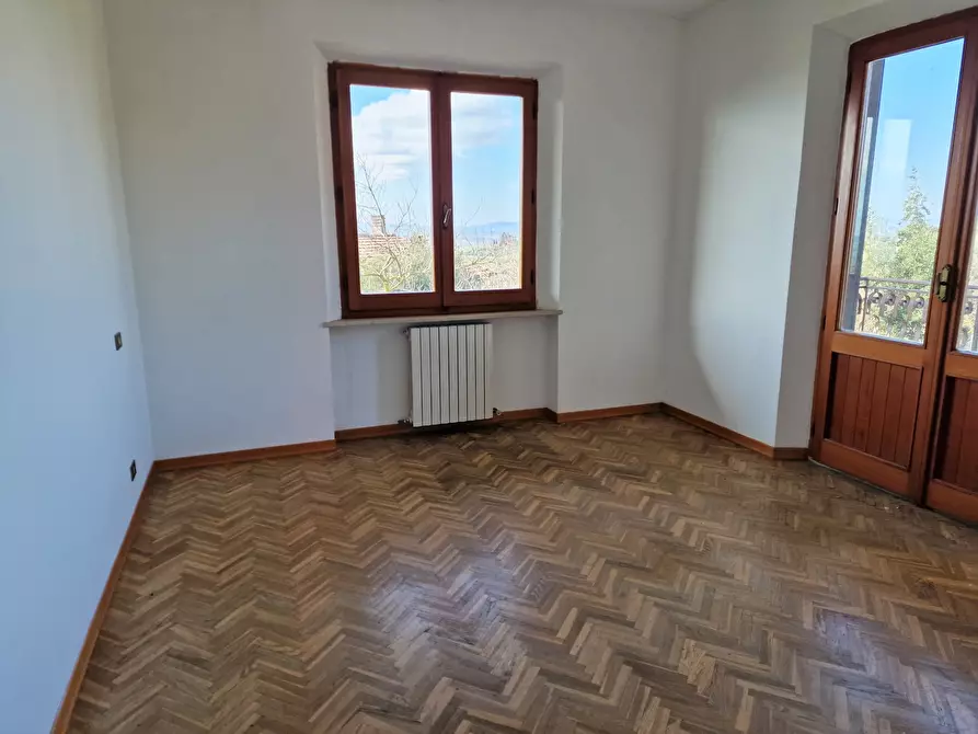 Immagine 33 di Villa in vendita  in Viale Perugia 37 a Castiglione Del Lago
