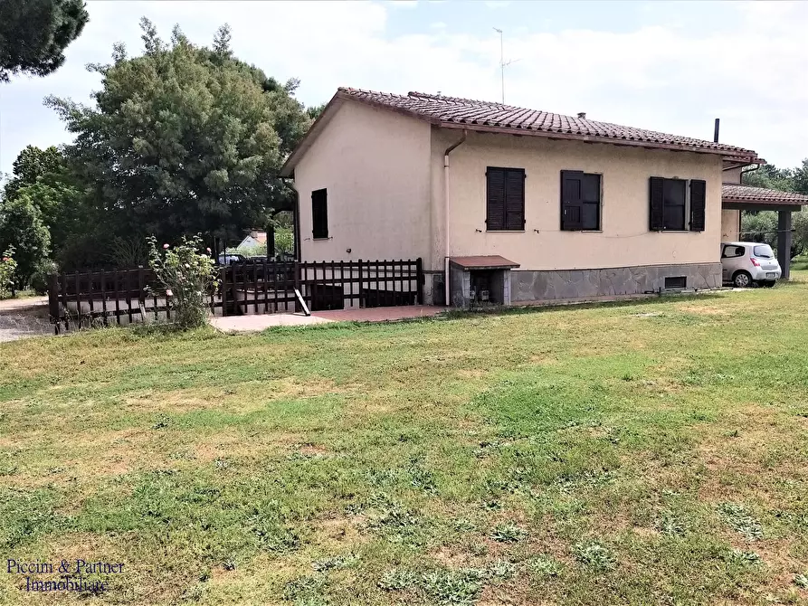 Immagine 1 di Villa in vendita  in Via di Lisciano a Castiglione Del Lago