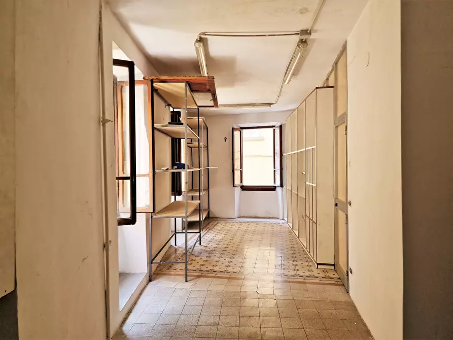 Immagine 21 di Locale commerciale in vendita  in Via del Popolo 2 a Città Di Castello