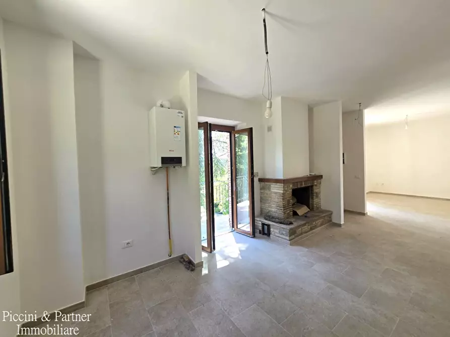 Immagine 13 di Rustico / casale in vendita  a Assisi