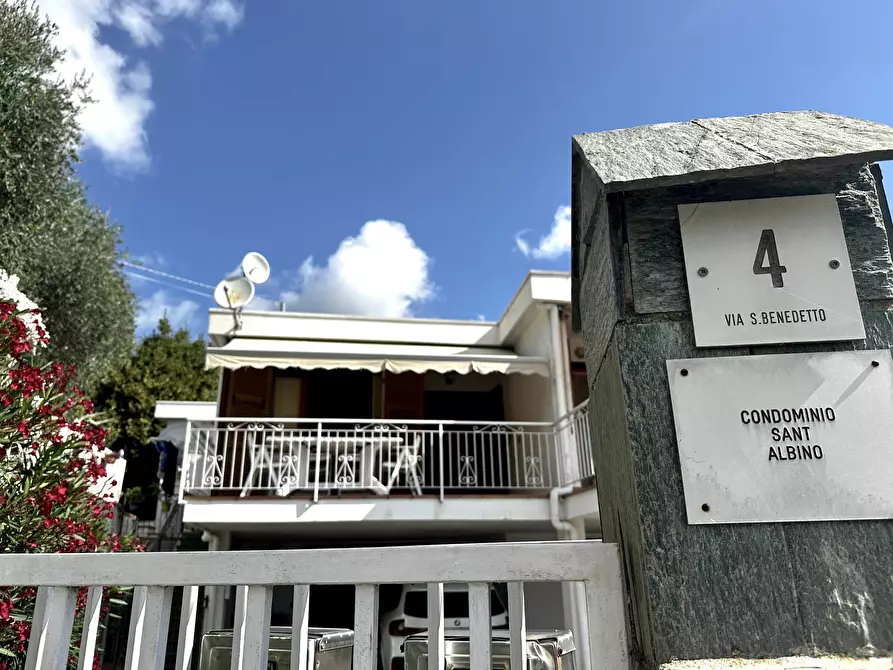 Immagine 3 di Villetta a schiera in vendita  in Via San Benedetto 4 a Diano Arentino