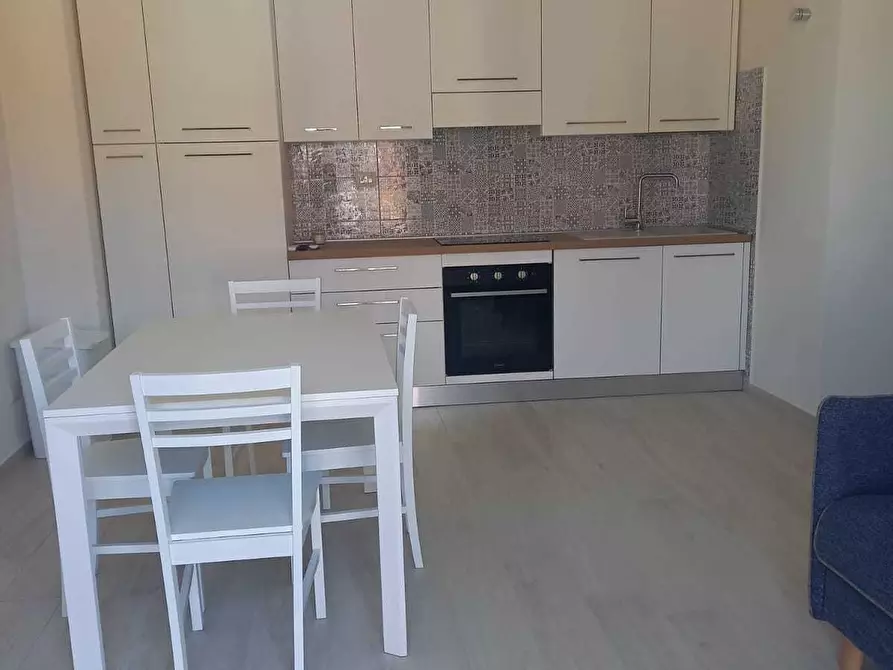 Immagine 11 di Trilocale in affitto  a Viareggio