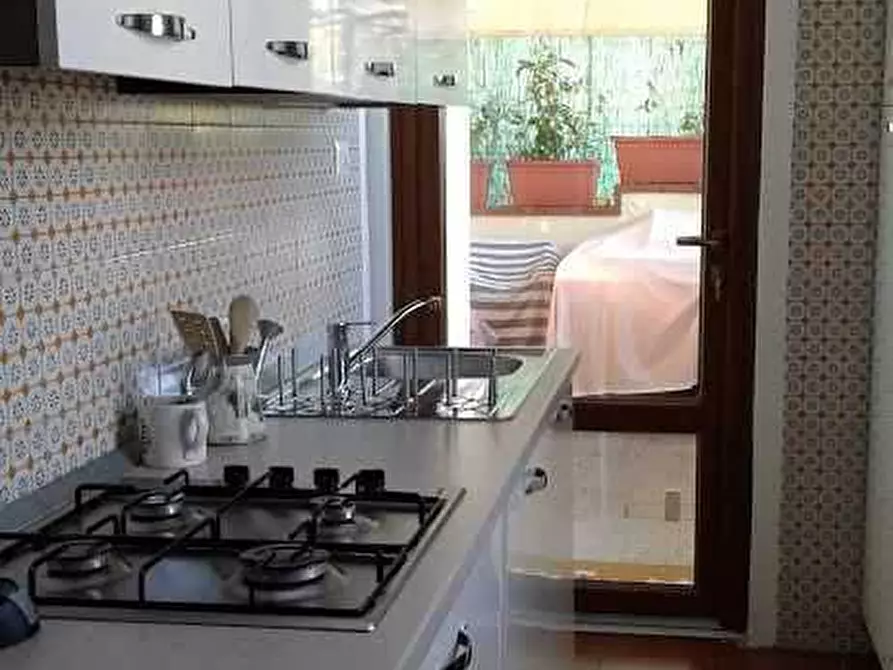 Immagine 5 di Trilocale in affitto  a Pietrasanta