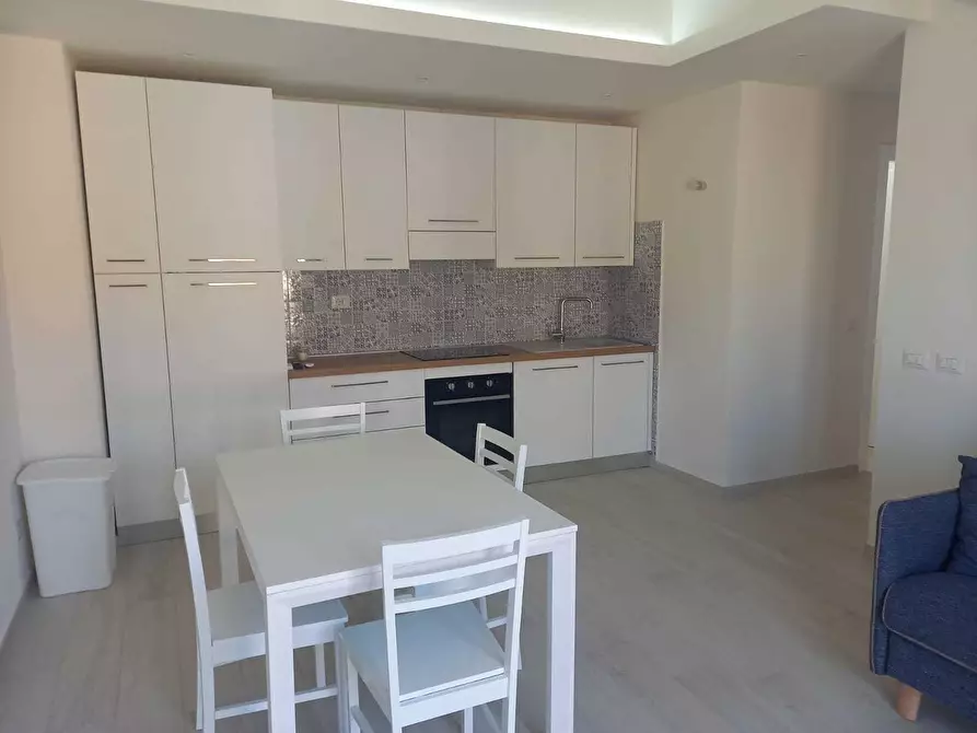 Immagine 9 di Trilocale in affitto  a Viareggio