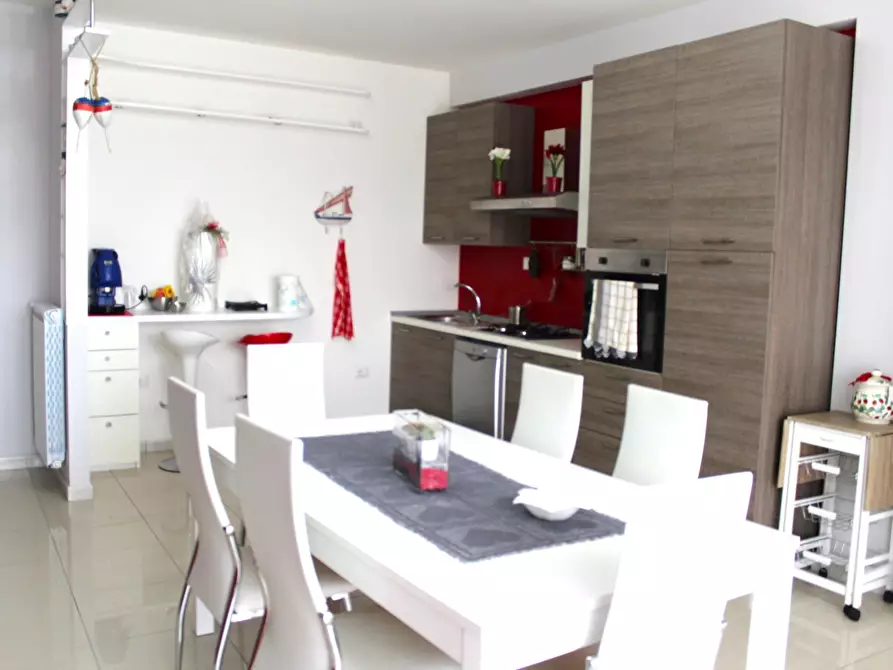 Immagine 2 di Pentalocale in vendita  in Via S. Rocco 282 a San Vito Chietino