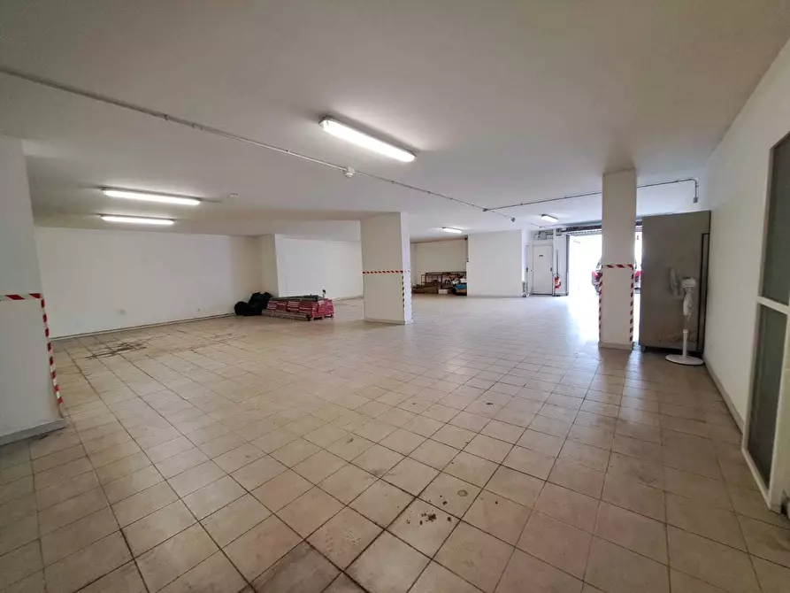 Immagine 10 di Locale commerciale in vendita  a Lanciano
