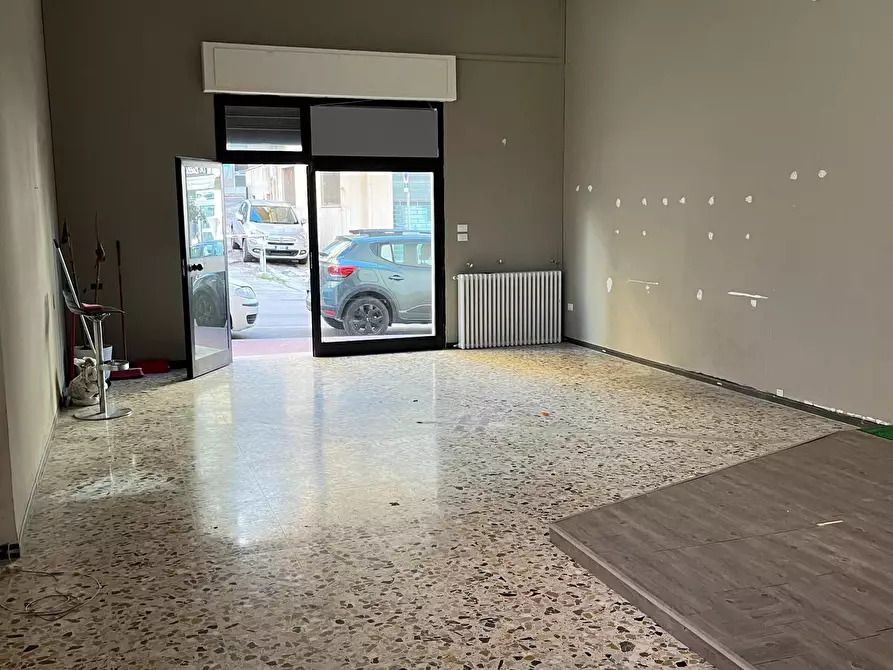 Immagine 2 di Locale commerciale in affitto  in via milano 48 a Lanciano