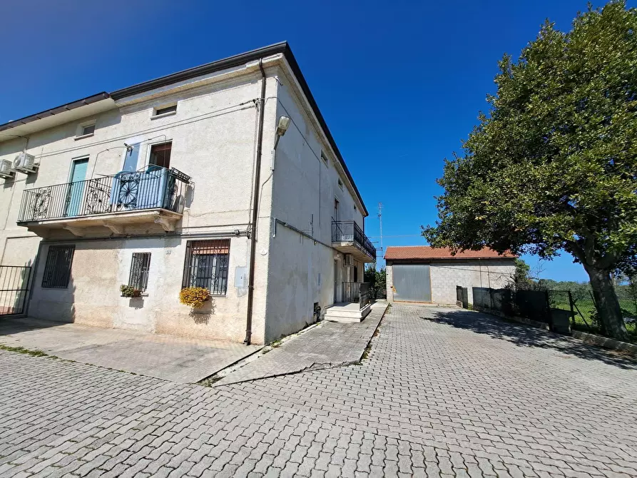 Immagine 1 di Quadrilocale in vendita  in Via Provinciale della Rocca 39 a Santa Maria Imbaro