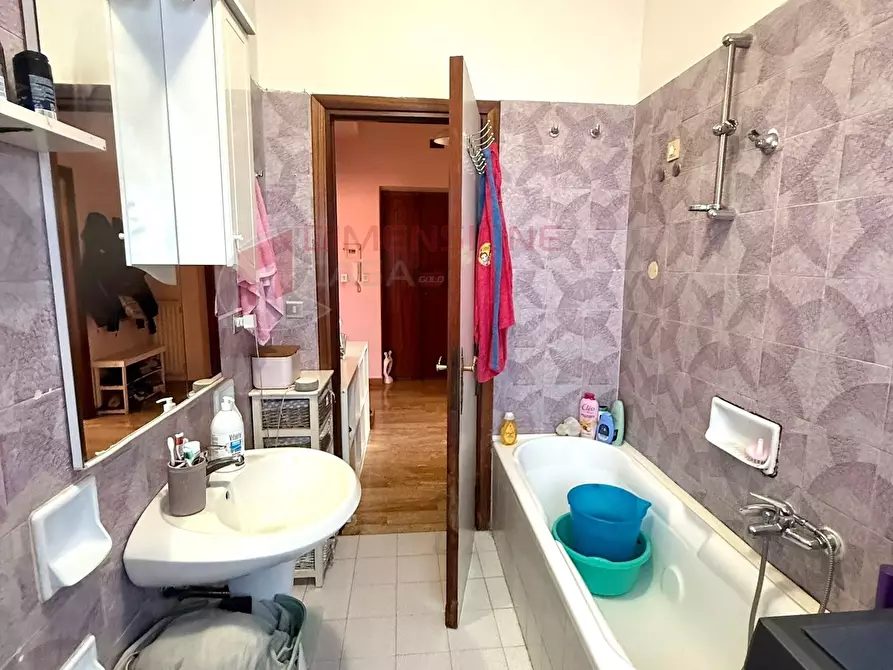 Immagine 17 di Trilocale in vendita  in Via Partanna a Roma