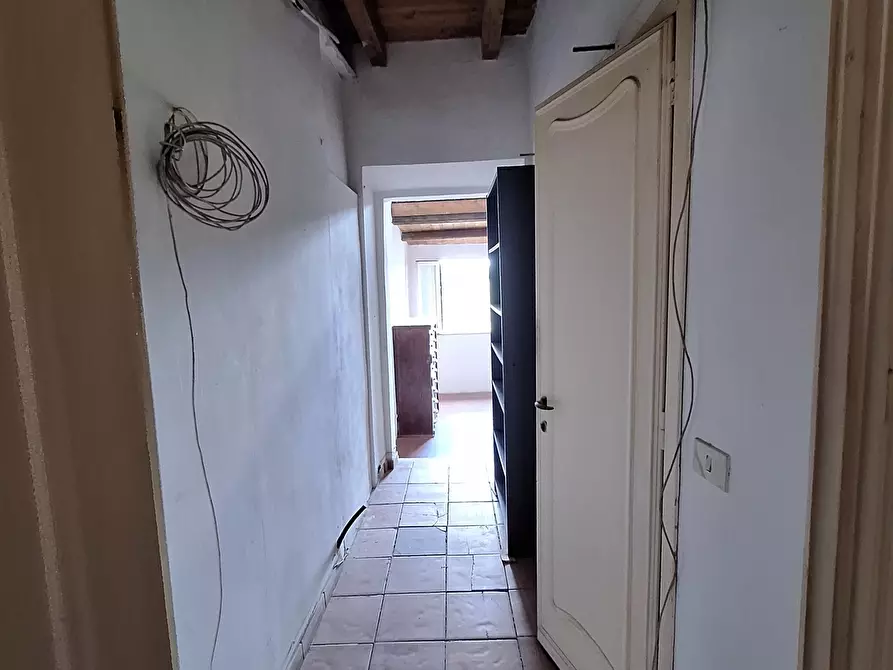 Immagine 3 di Locale commerciale in vendita  in Corso Umberto I 75 a Morlupo