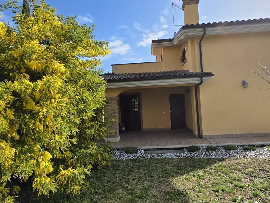 Immagine 2 di Villa in vendita  in Via Aldo Moro 889 a Morlupo