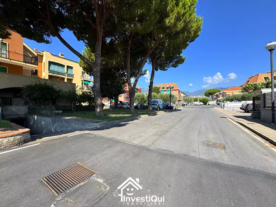 Immagine 1 di Garage in vendita  in Piazza Nenni 18 a Pietra Ligure