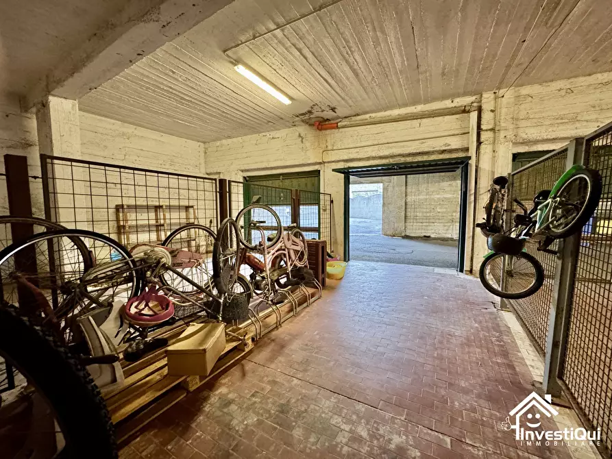 Immagine 5 di Garage in vendita  in Via Francesco Crispi 223 a Pietra Ligure