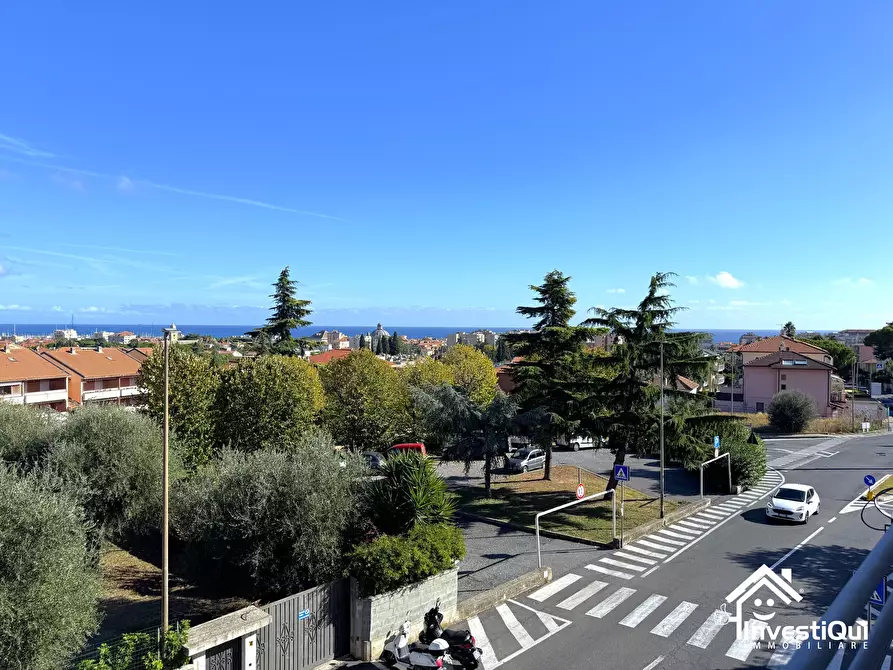 Immagine 36 di Trilocale in vendita  in Via Enrico Toti 1 a Loano