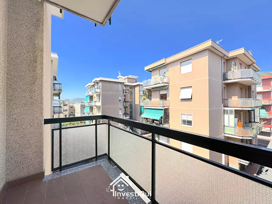 Immagine 14 di Bilocale in vendita  in Viale Riviera 40 a Pietra Ligure