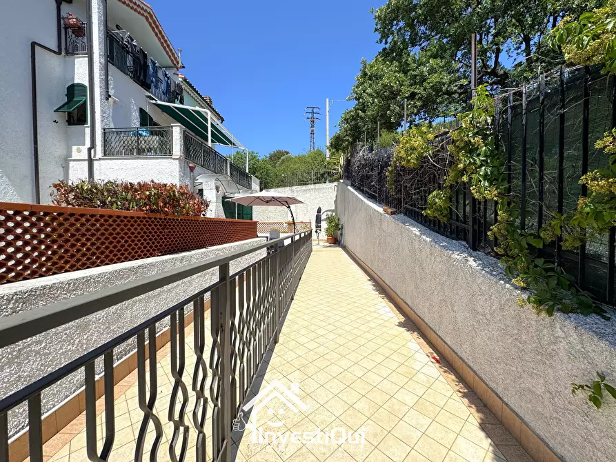 Immagine 21 di Bilocale in vendita  in Via N. Paganini 46 a Pietra Ligure
