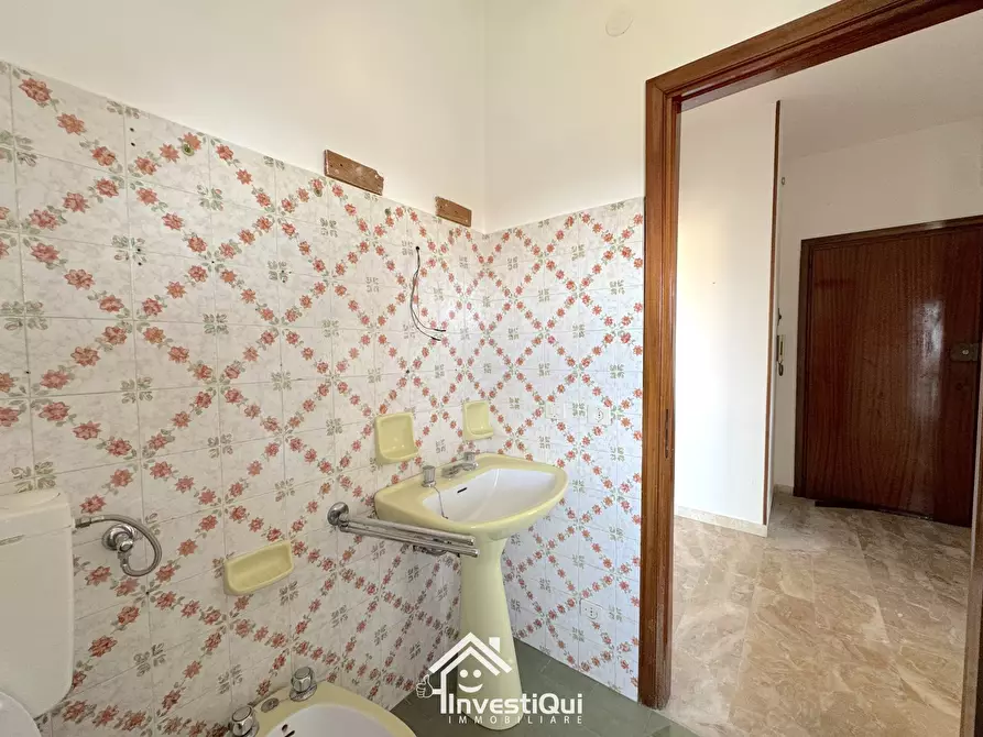 Immagine 32 di Bilocale in vendita  in Viale Riviera 22 a Pietra Ligure