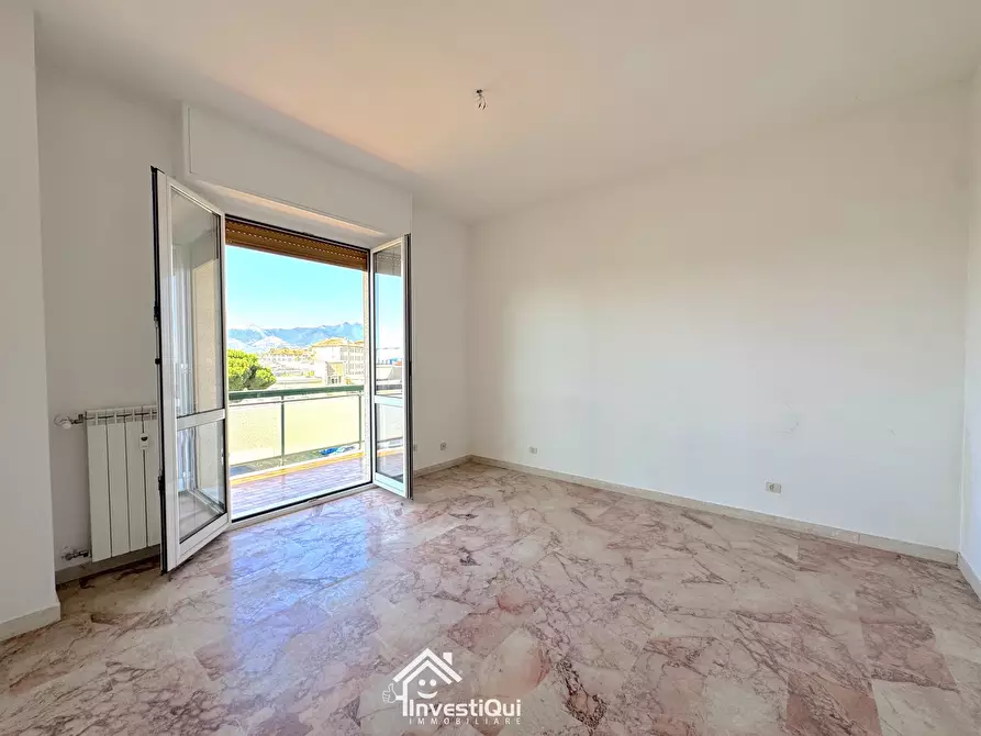 Immagine 18 di Bilocale in vendita  in Viale Riviera 22 a Pietra Ligure