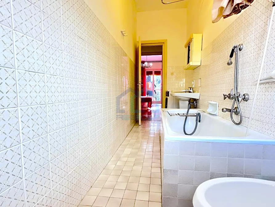 Immagine 13 di Bilocale in vendita  in Piazzale Piemonte 9 a Albissola Marina