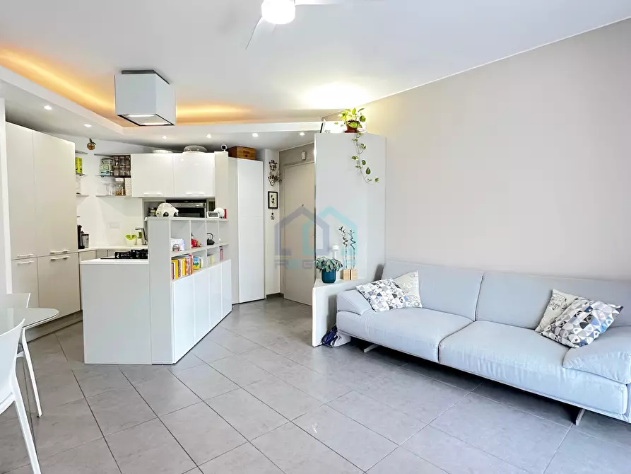 Immagine 4 di Quadrilocale in vendita  in Via Privata Vistamare 6 a Savona