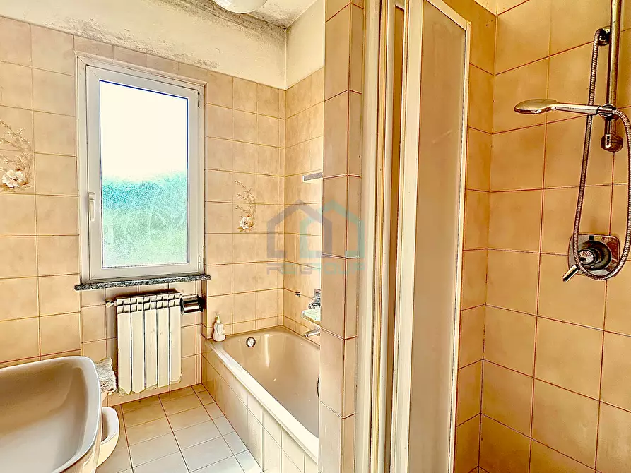 Immagine 17 di Villa in vendita  in Via Santuario 125 a Savona