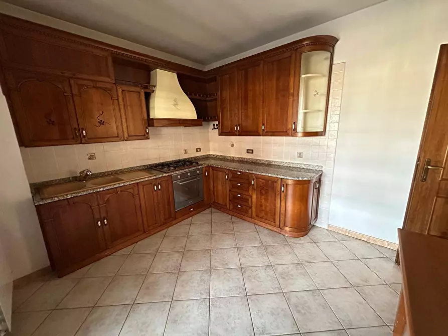 Immagine 13 di Casa trifamiliare in vendita  in Via Svetonio 73 a Guidonia Montecelio