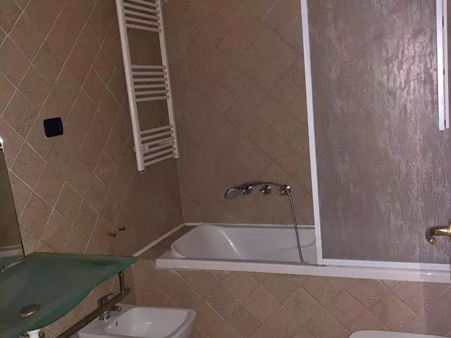 Immagine 10 di Bilocale in vendita  in Via di Marco Simone 82 a Guidonia Montecelio